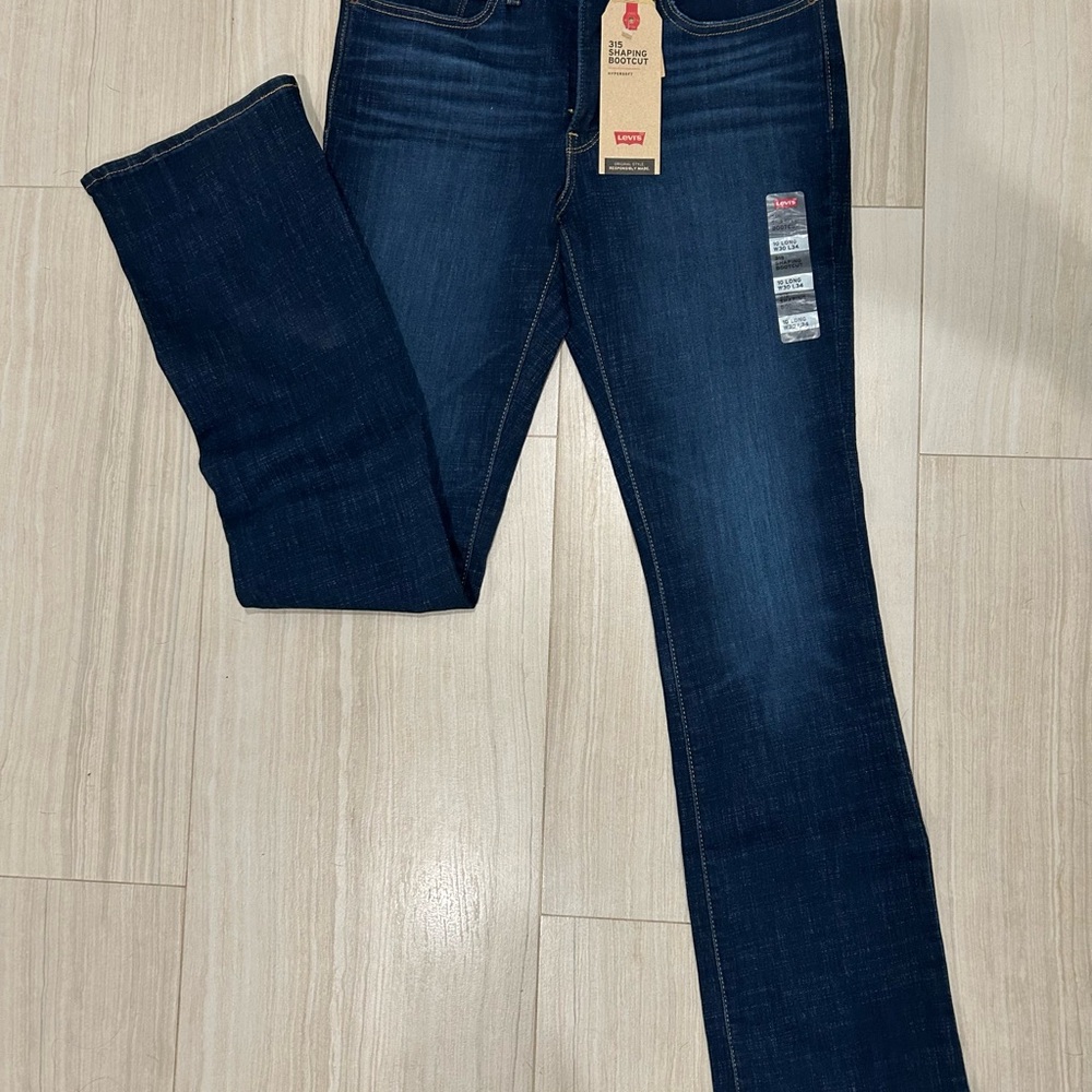 New Levi's 315 Shaping Bootcut Jeans- 30/34 (size 10)